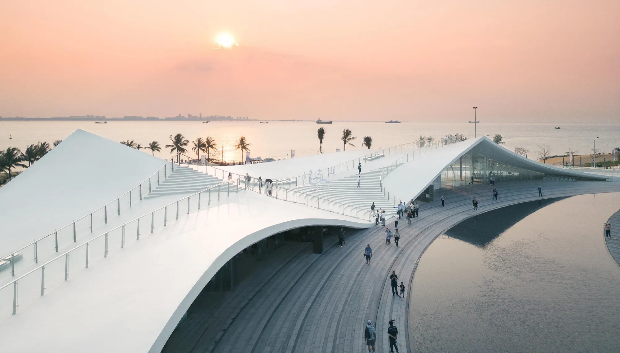 Haikou Bay No.6: Sou Fujimoto Architects Redefines High Standard Seaside Stations with Sky Mountain Design