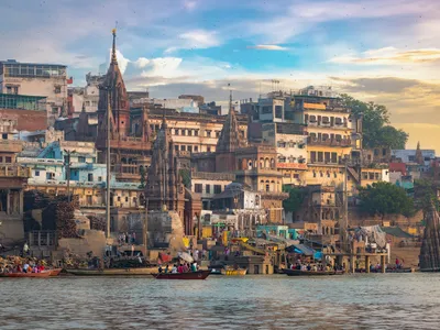 Majestic Adaptability: Unveiling the Transformative Ghats of Varanasi