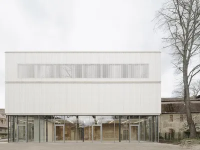 A Masterpiece Reborn: Muffler Architekten Restores the Glorious Haus der Weimarer Republik to its Former Splendor!