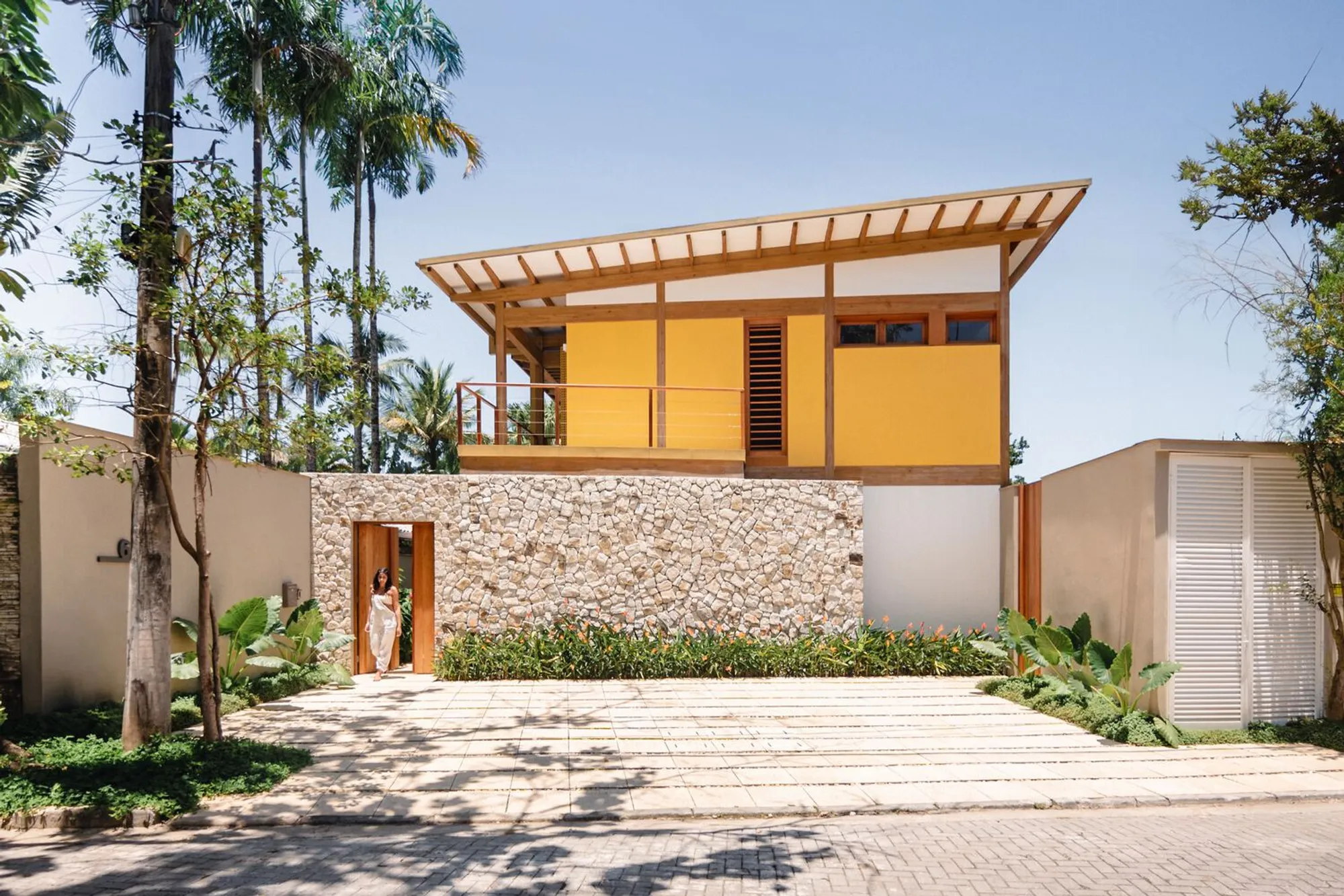 Beachfront Wooden House Design: Blending Structure with Nature