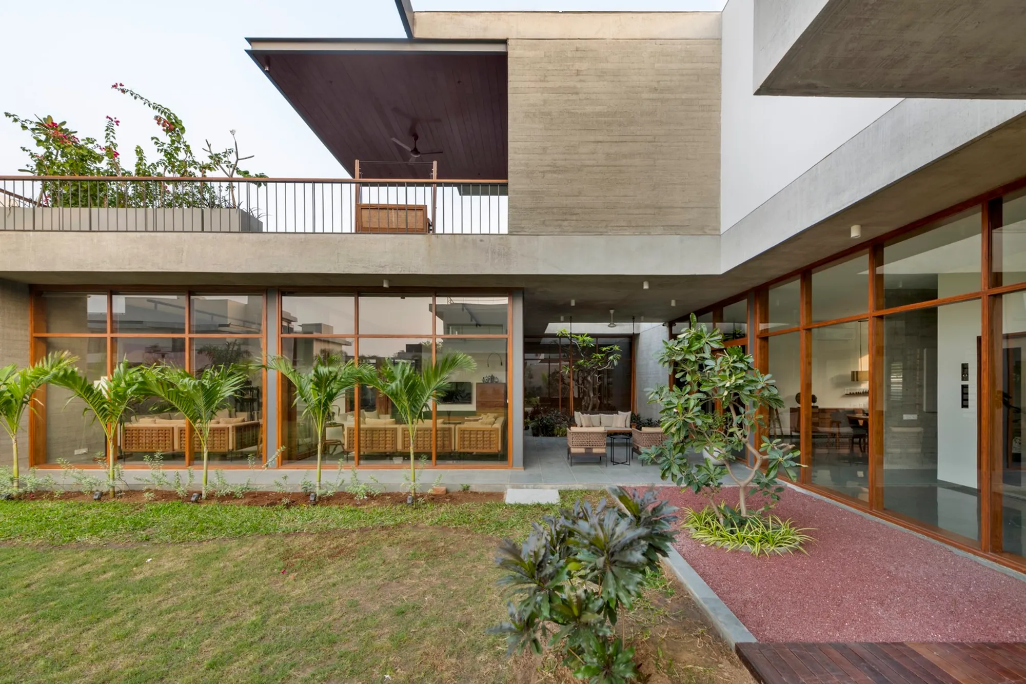 Modern Family Home Design: The Hovering House by Modo Designs