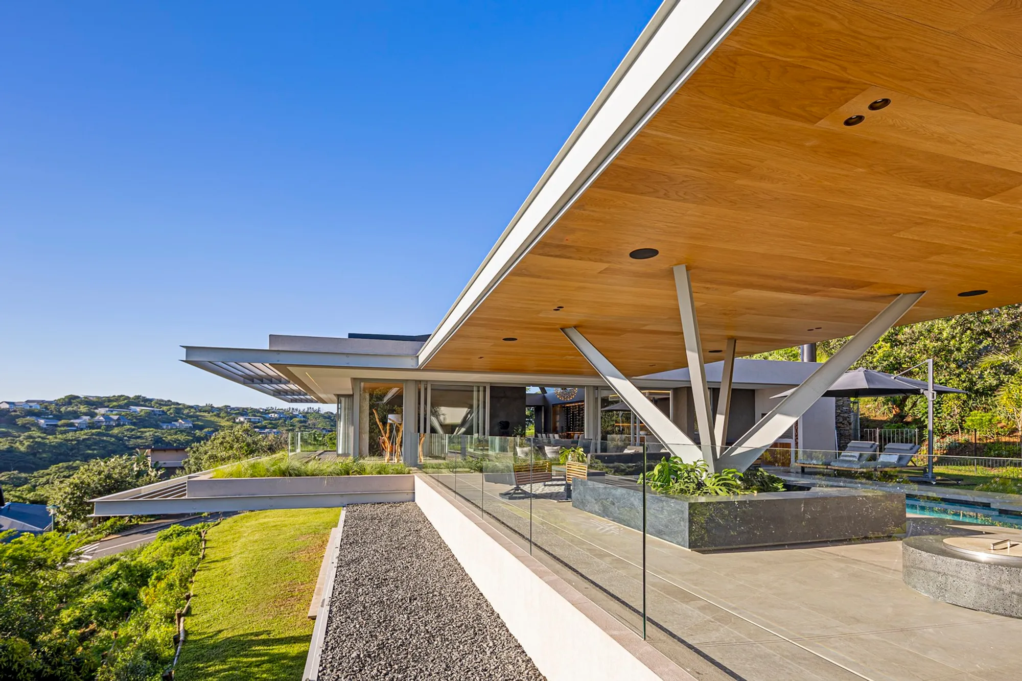 Coastal Modern Home Design: A Deep Dive into Casa á Beiramar
