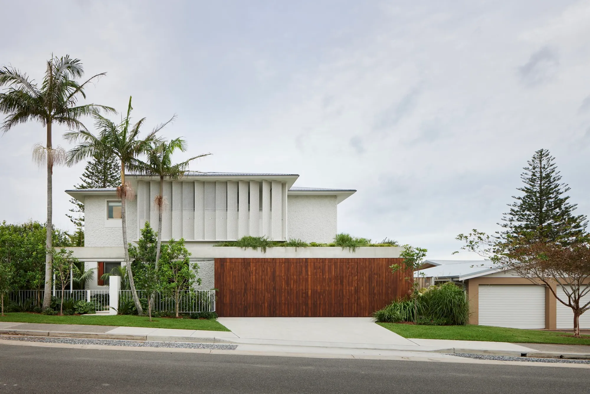 Coastal Architecture Transformation: A Case Study of Long Reef House by CHROFI