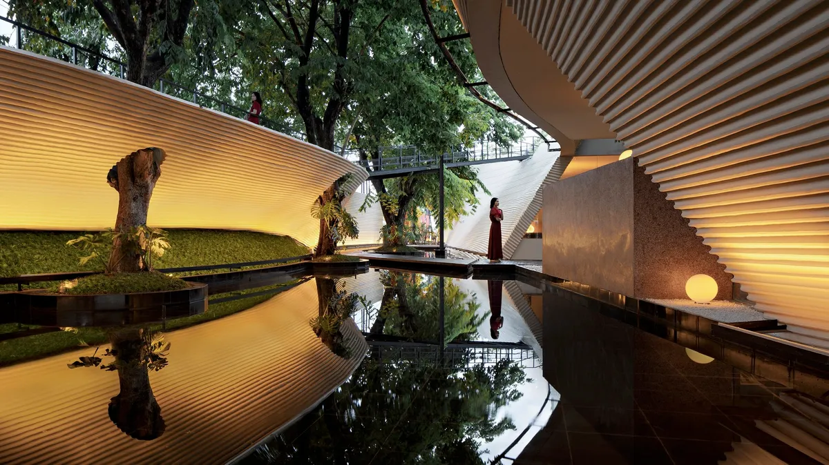 Sustainable Commercial Garden Design: The Tanatap Wall Garden Café Restaurant and Bar by RAD+ar