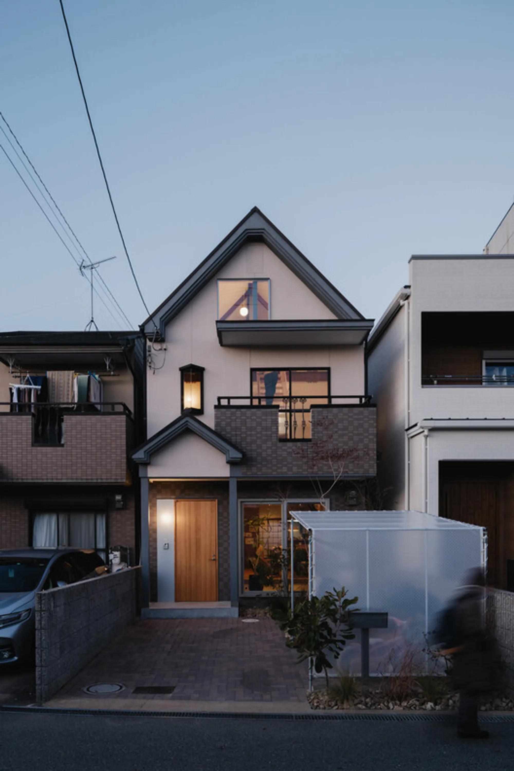 House in Hattori-tenjin: An Emblem of Innovative House Renovation