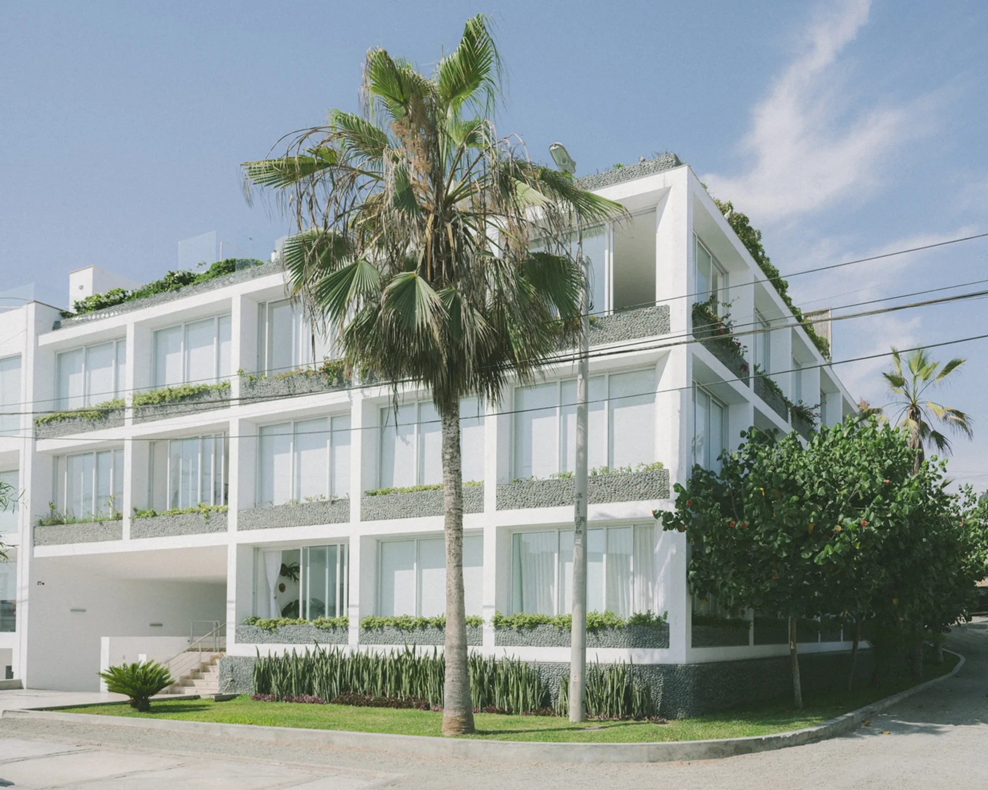 Abeja Building: A Benchmark in Innovative Multifamily Architecture in Peru