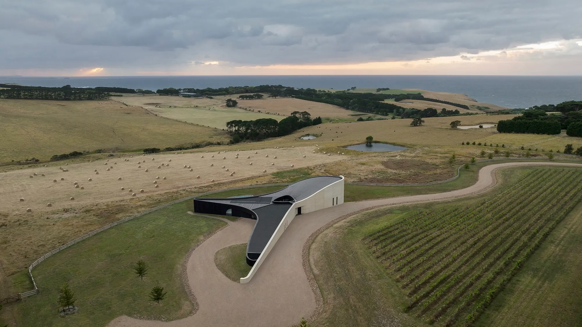 Peninsula House Australia Architecture: A Sculptural Marvel by Wood Marsh