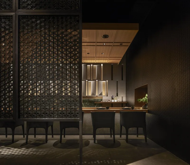 Entrance of the sushi bar area © Ruijing Photo
