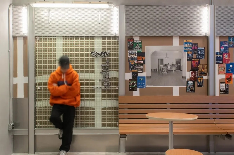 Coffee seating area © WHY WOULD