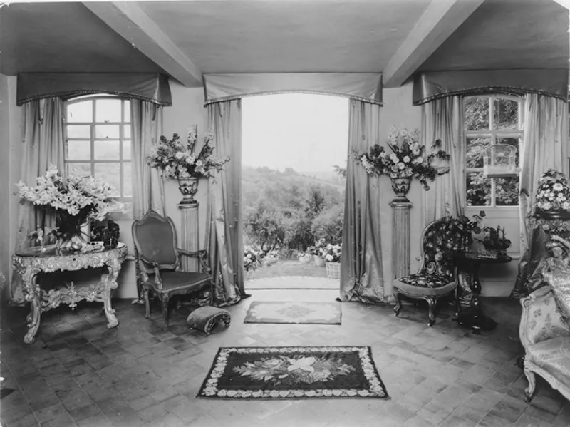 Cecil Beaton, Salon in Ashcombe, Wiltshire, England, 1930-45 (Photo: 1932)© The Cecil Beaton Studio Archive at Sotheby's, Courtesy of Andrew Ginger.