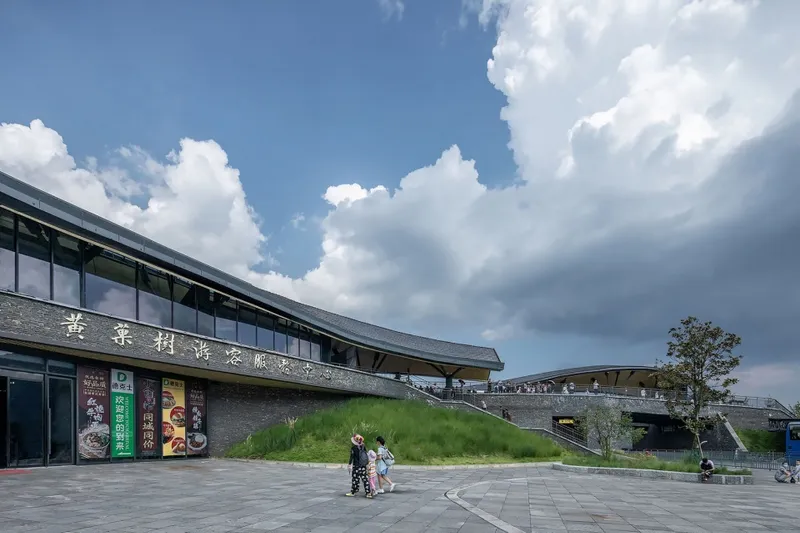 Entrance to the Tourist Center © Wang Ziling