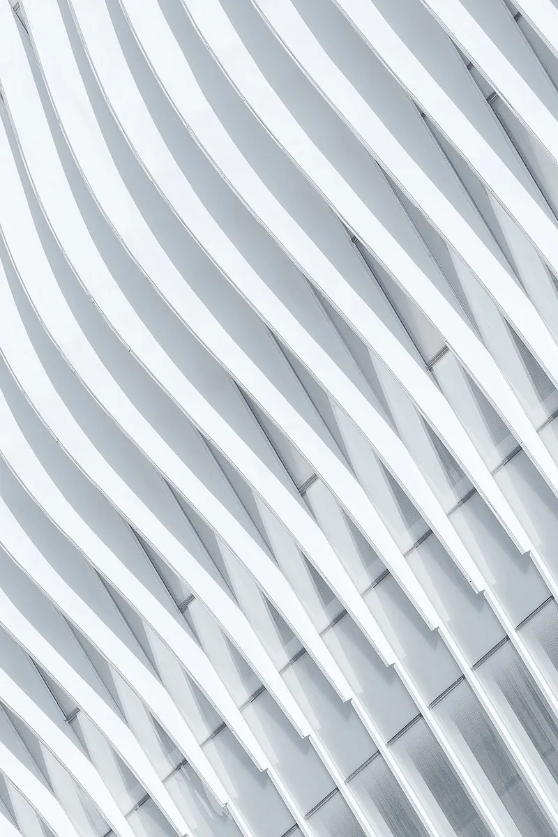 white curved aluminium plate ©Meng Qingwei, Xie Yilun