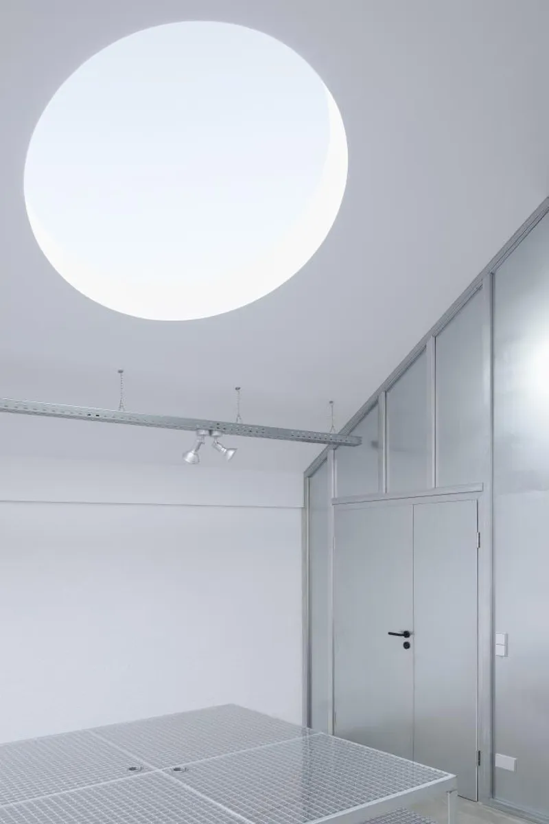 @FLORIAN HOLZHERR
