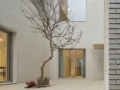 100A Associates Wraps Three Generations Around a Courtyard Near Seoul
