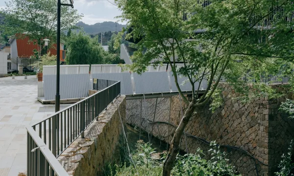 Easel Bridge