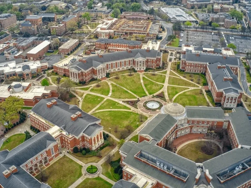 THE UNIVERSITY AND THE CITY: A STUDY OF CONTEMPORARY DESIGN REVOLUTION