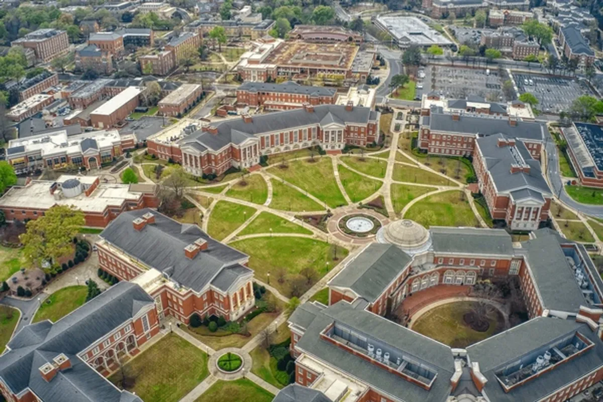THE UNIVERSITY AND THE CITY: A STUDY OF CONTEMPORARY DESIGN REVOLUTION